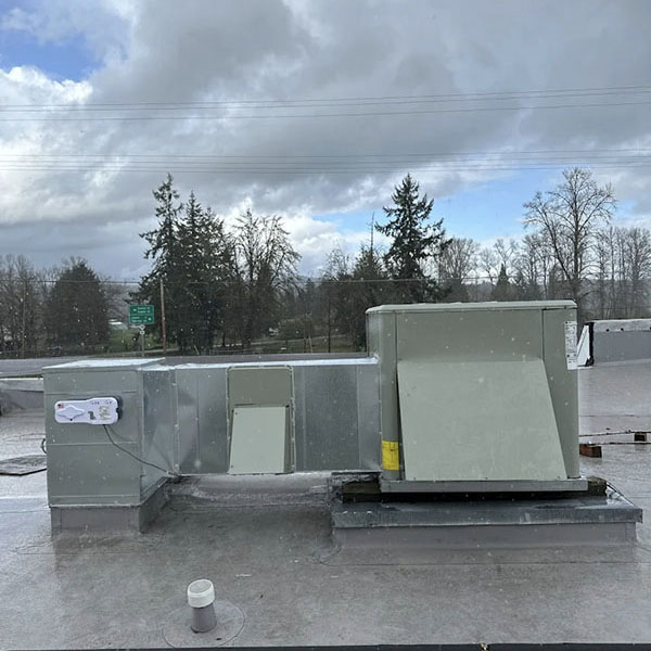 Commercial heat pump system on the roof of a business.